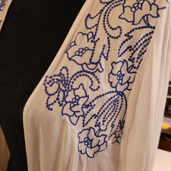 NWOT Lovely White with Blue Embroidery & Fringe Beach Cover-up by Entro Size M - Picture 3 of 5